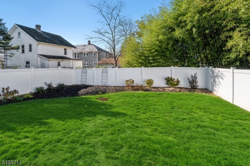 69 Vanderveer Ave