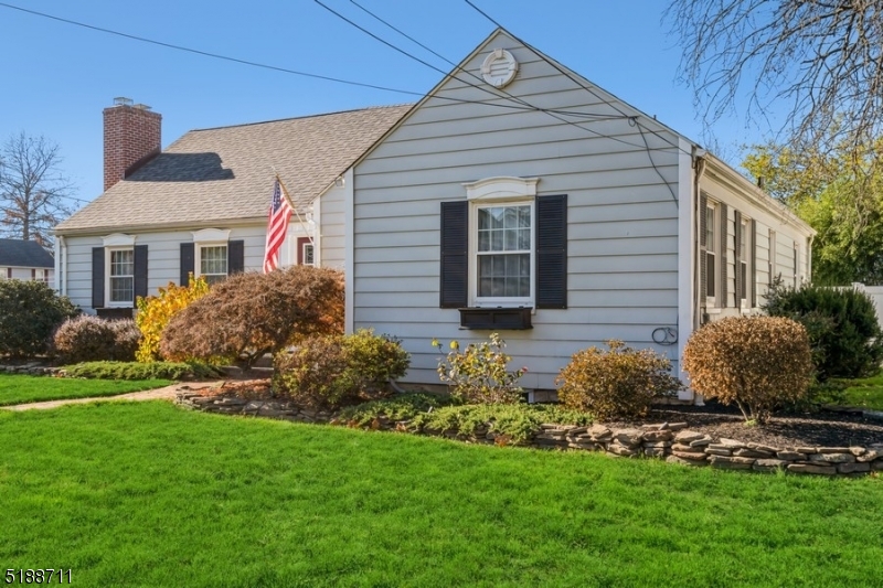69 Vanderveer Ave