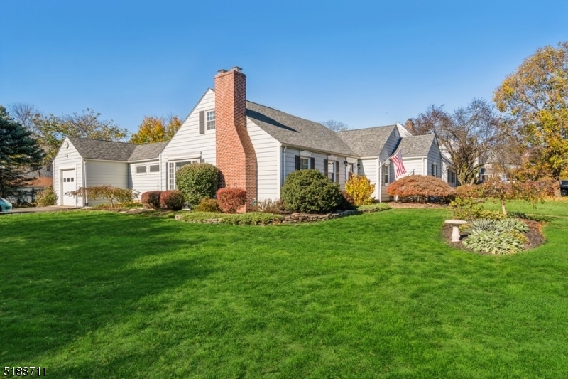 69 Vanderveer Ave