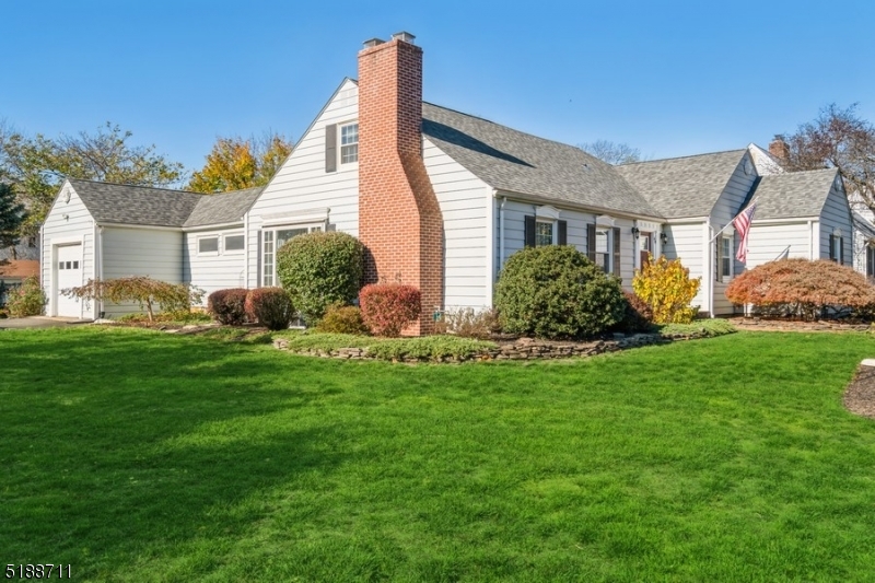 69 Vanderveer Ave