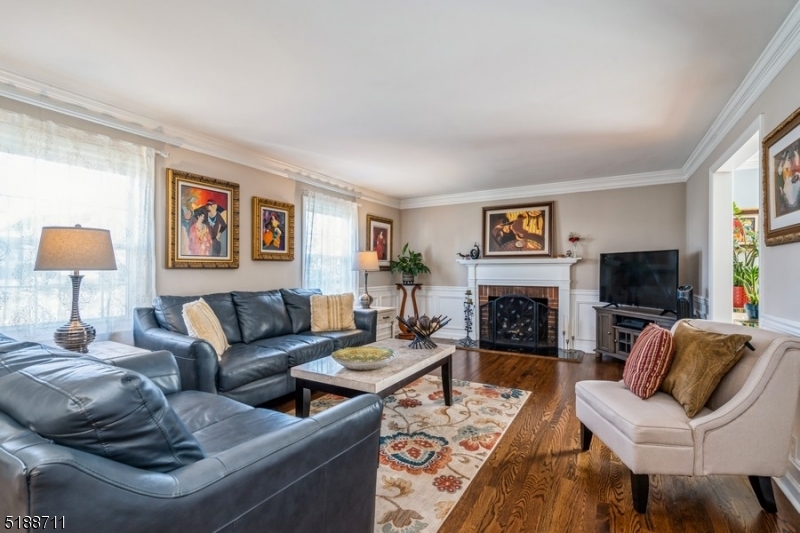 69 Vanderveer Ave