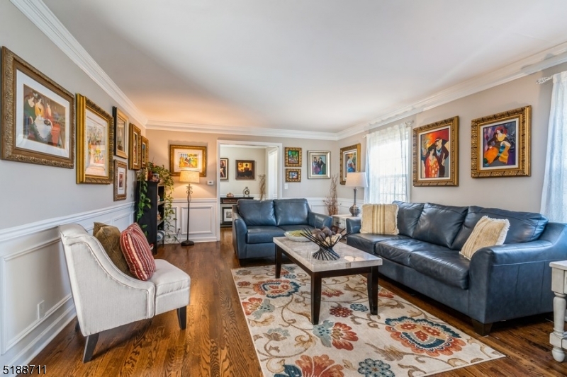 69 Vanderveer Ave