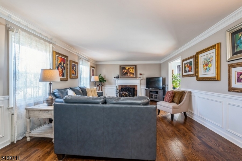 69 Vanderveer Ave