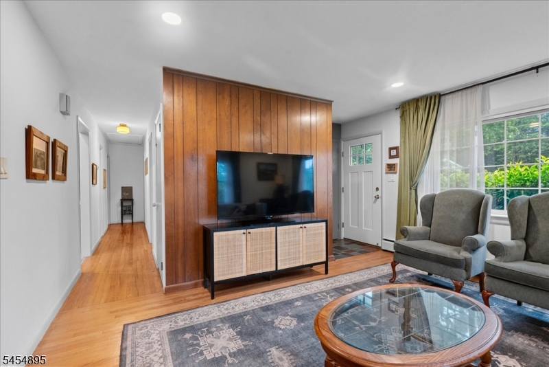 1 Eisenhower Dr