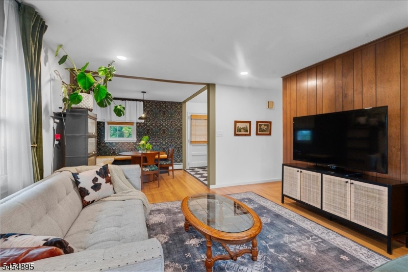 1 Eisenhower Dr