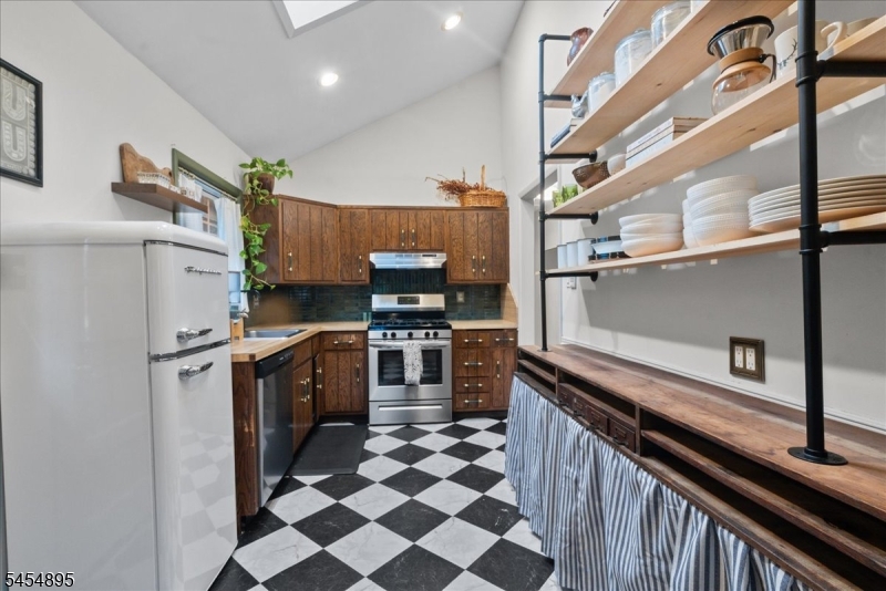 1 Eisenhower Dr