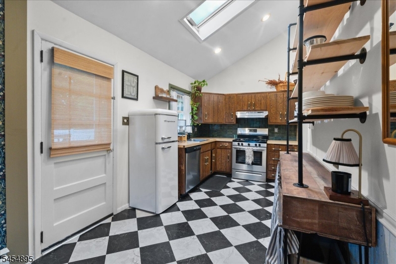 1 Eisenhower Dr