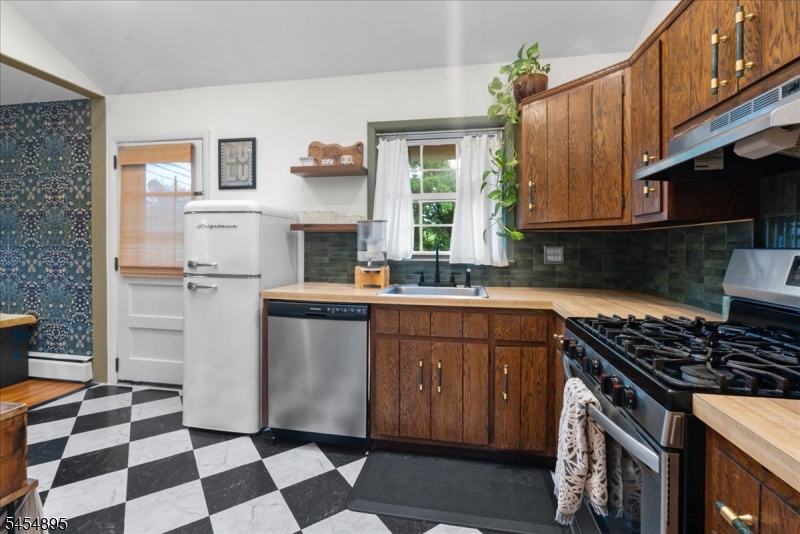 1 Eisenhower Dr