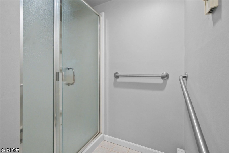 1 Eisenhower Dr