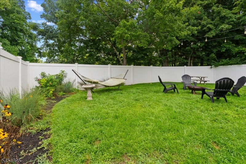 1 Eisenhower Dr
