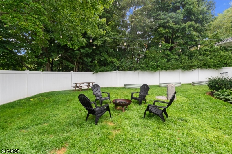 1 Eisenhower Dr