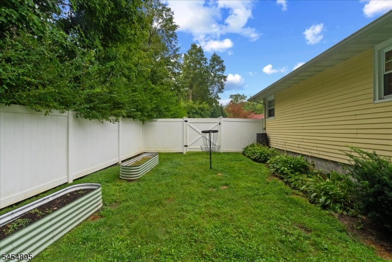 1 Eisenhower Dr