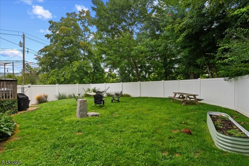 1 Eisenhower Dr