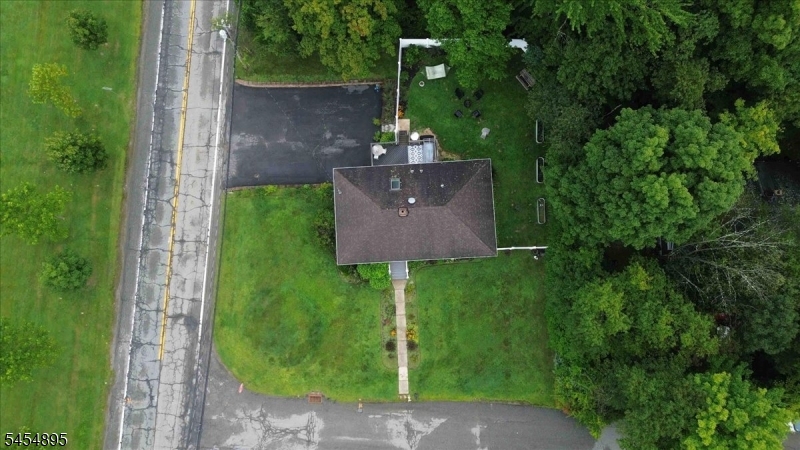 1 Eisenhower Dr
