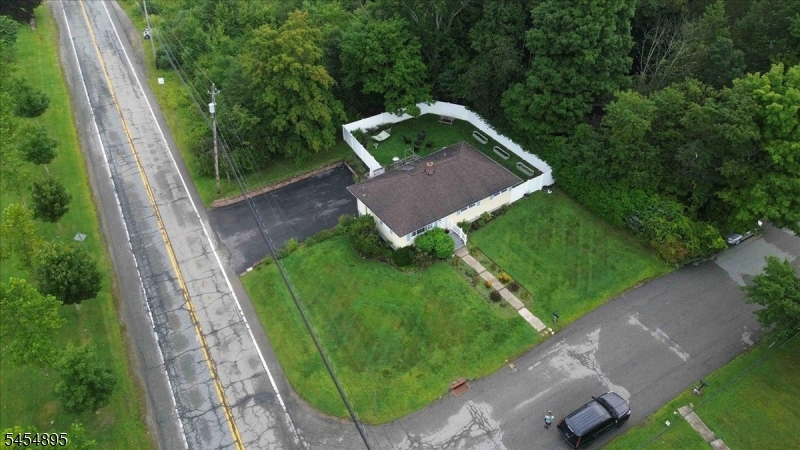 1 Eisenhower Dr