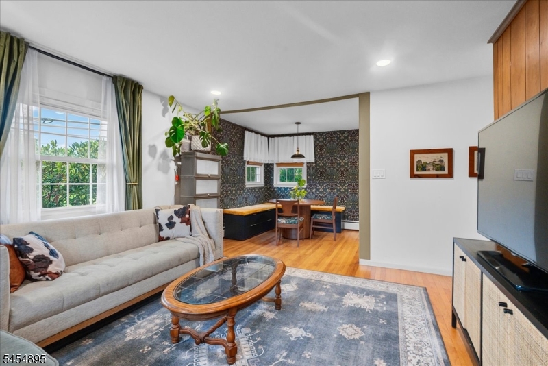 1 Eisenhower Dr