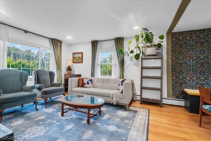 1 Eisenhower Dr