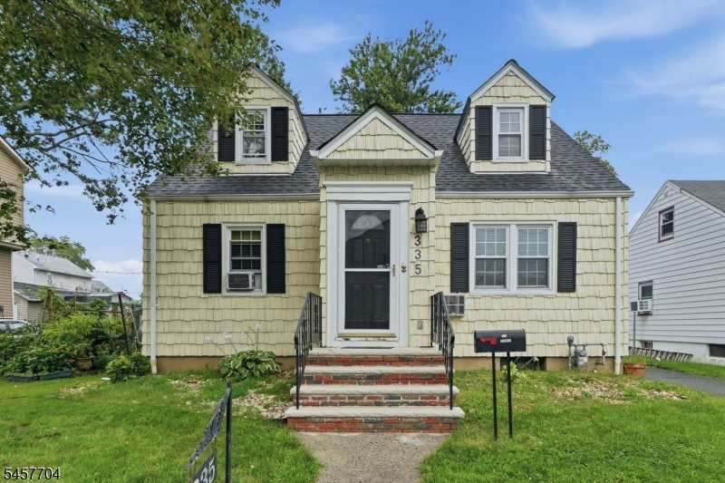 335 Dermody St