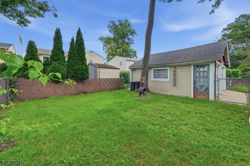 335 Dermody St