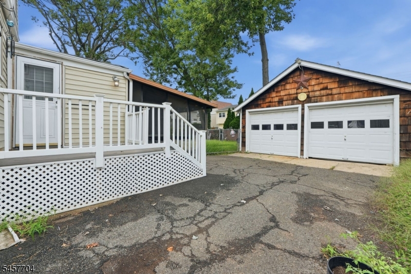 335 Dermody St