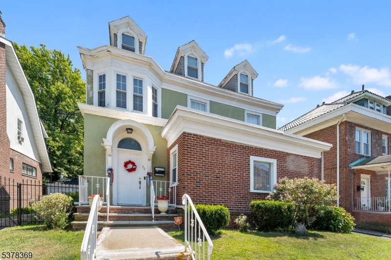78 Girard Pl