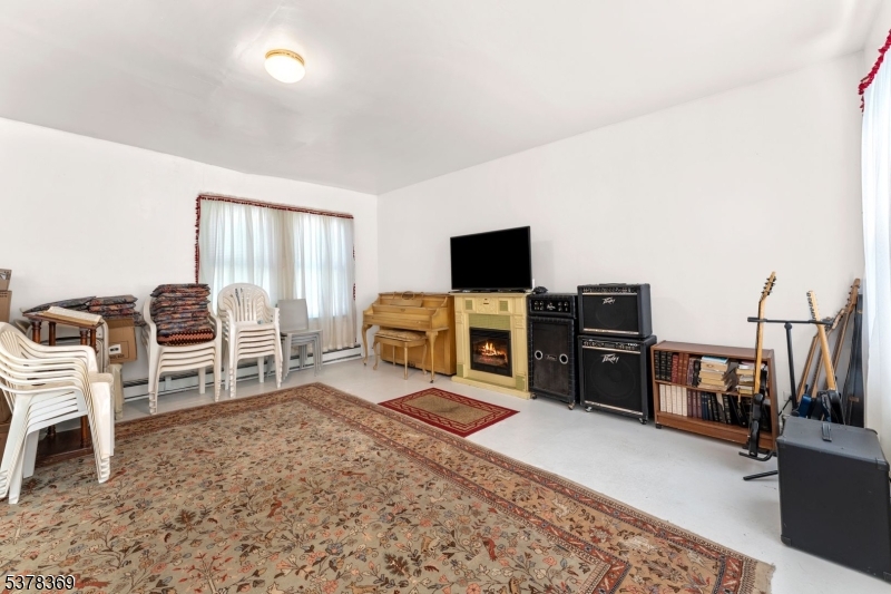 78 Girard Pl