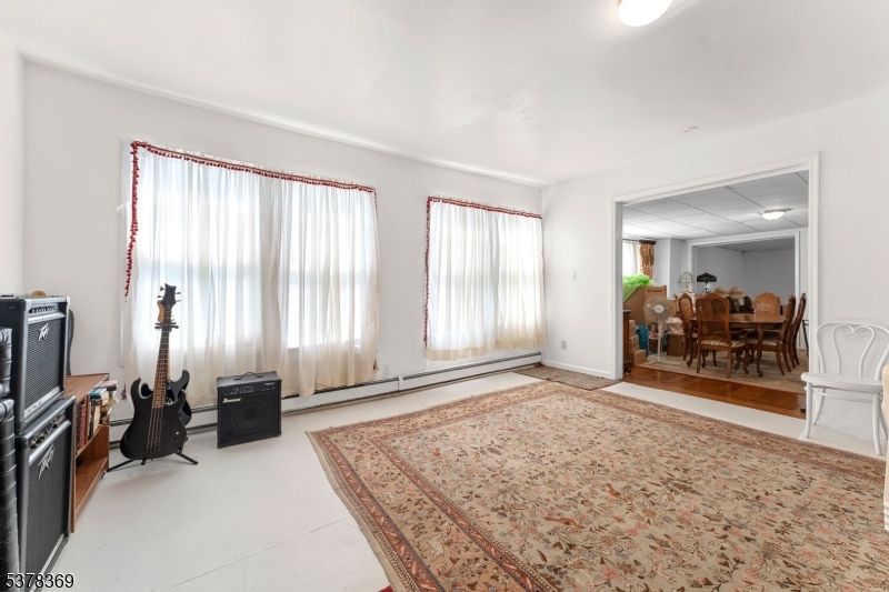 78 Girard Pl