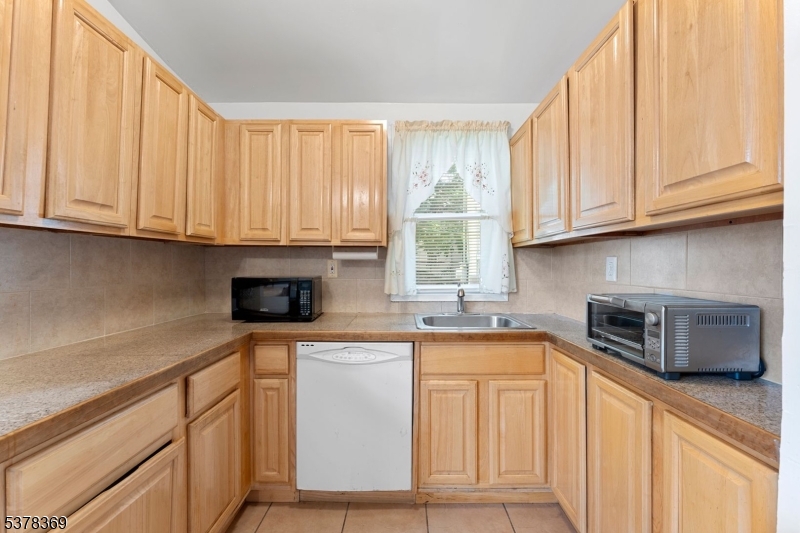 78 Girard Pl