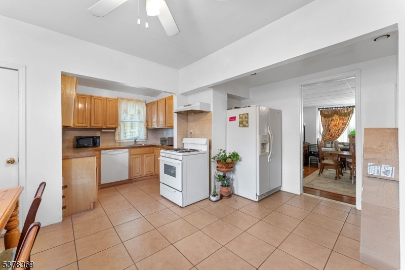 78 Girard Pl