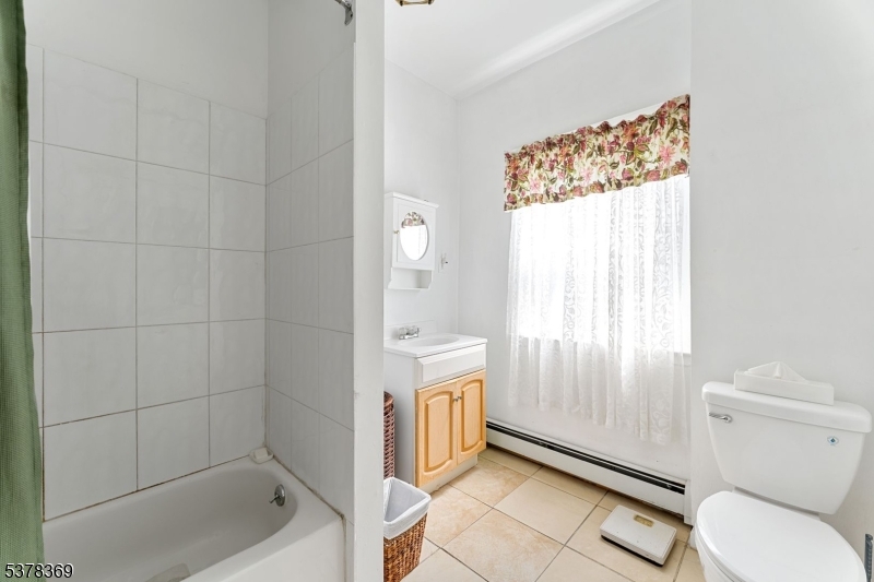 78 Girard Pl
