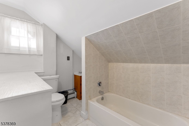 78 Girard Pl