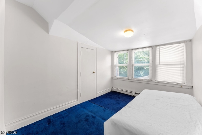 78 Girard Pl
