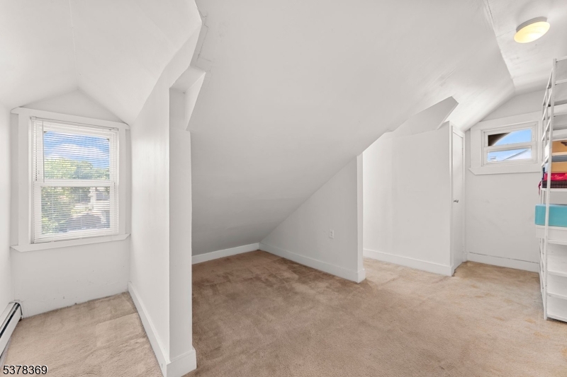 78 Girard Pl