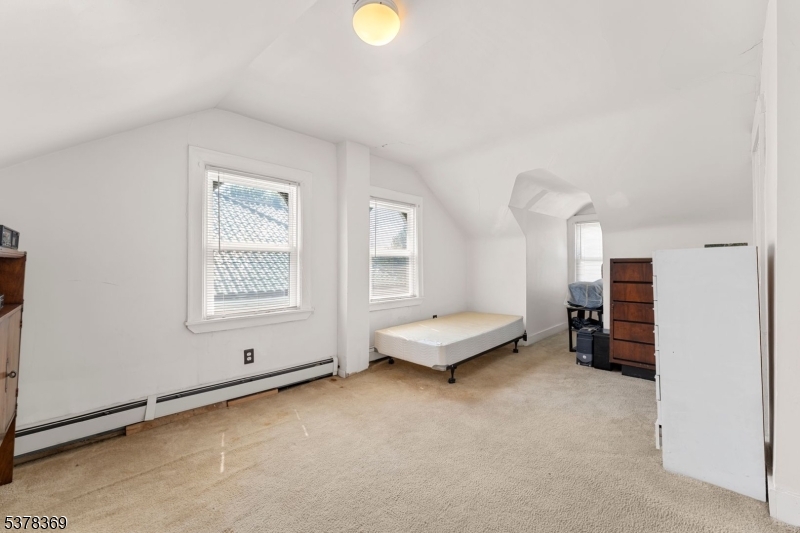 78 Girard Pl