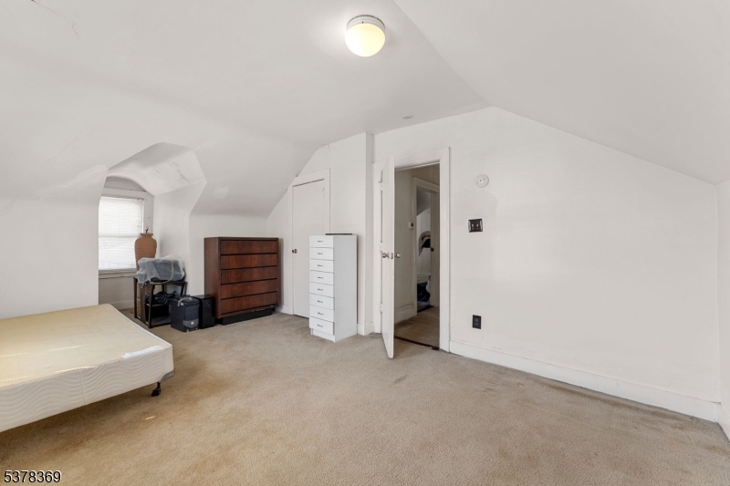 78 Girard Pl