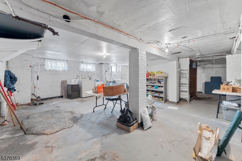 78 Girard Pl