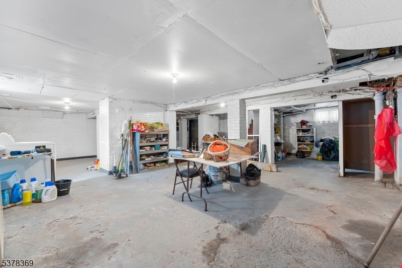 78 Girard Pl