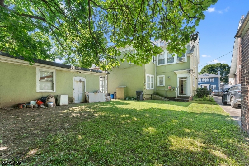 78 Girard Pl