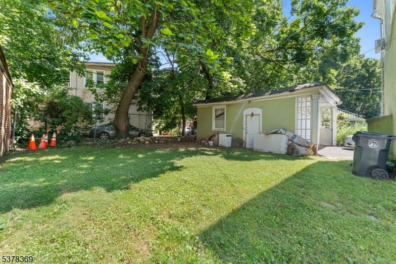 78 Girard Pl