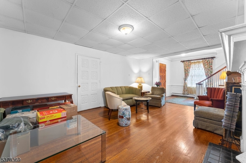 78 Girard Pl