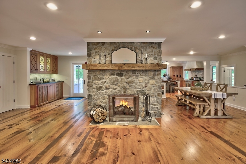 119 W Valley Brook Rd