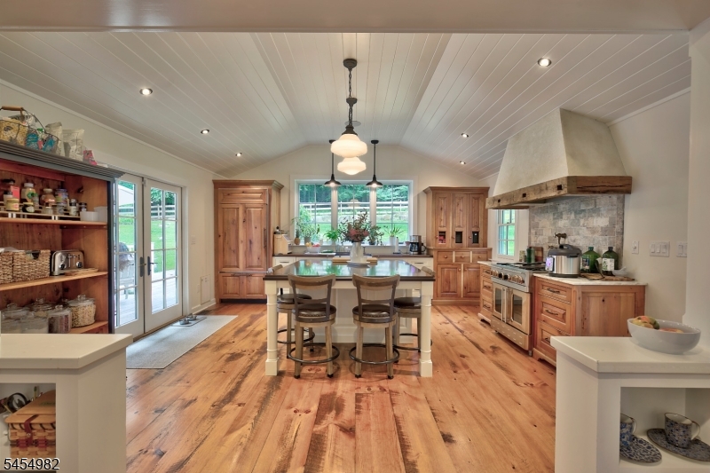 119 W Valley Brook Rd