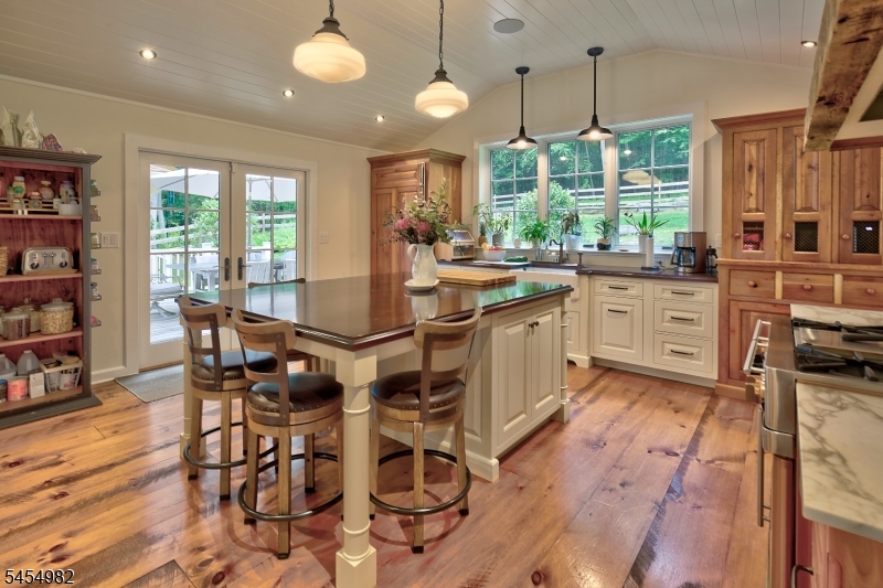 119 W Valley Brook Rd