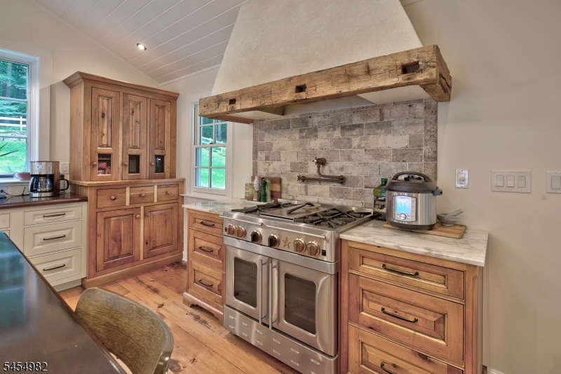 119 W Valley Brook Rd