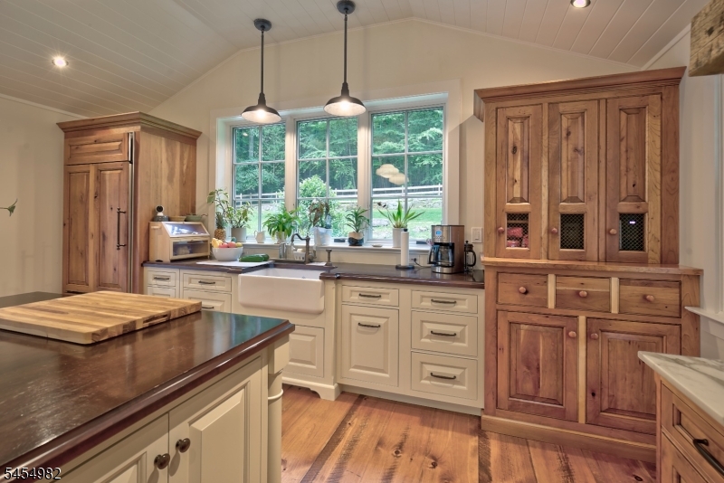 119 W Valley Brook Rd