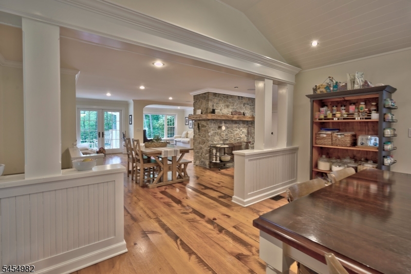 119 W Valley Brook Rd