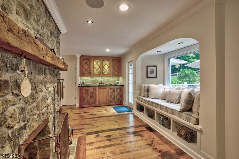 119 W Valley Brook Rd