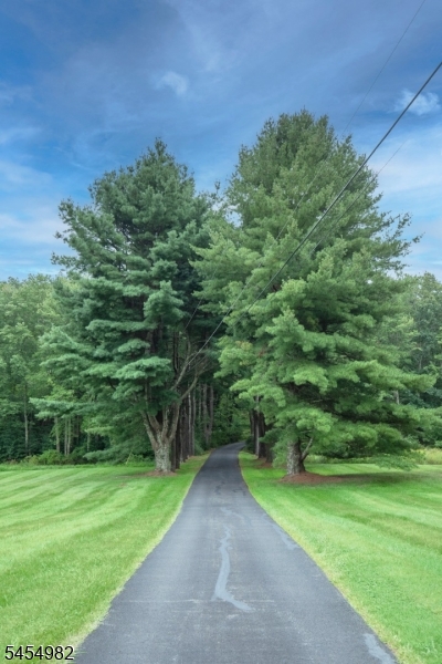 119 W Valley Brook Rd