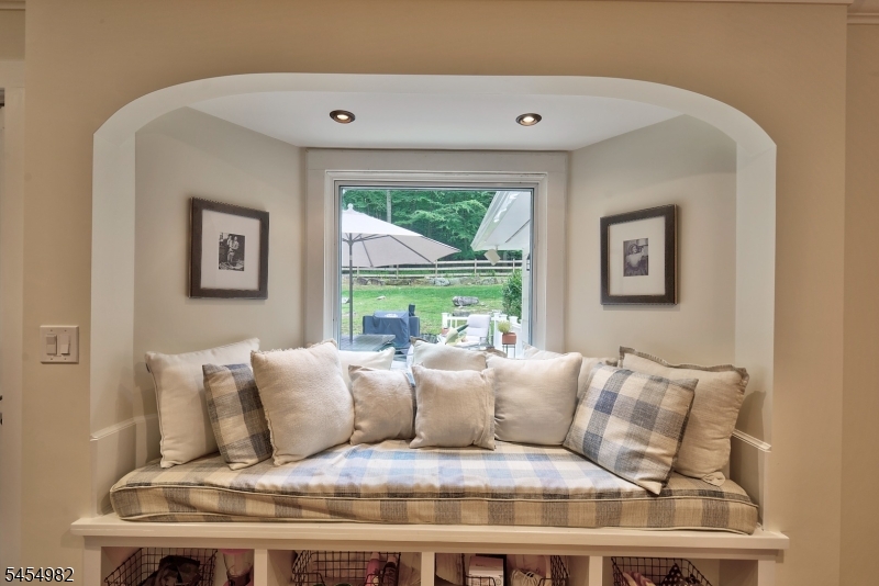 119 W Valley Brook Rd