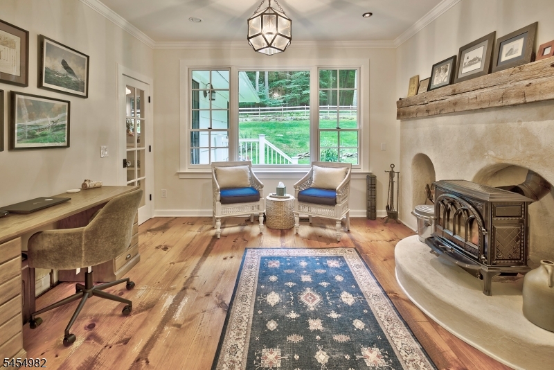 119 W Valley Brook Rd